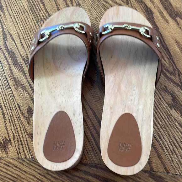 Designer Inspired Horsebit Clogs - size 39 fits an 8 - Picture 4 of 5
